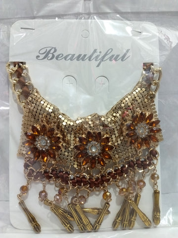 Collar dorado para dama a cuello ancho con pedrería de flores y pendientes